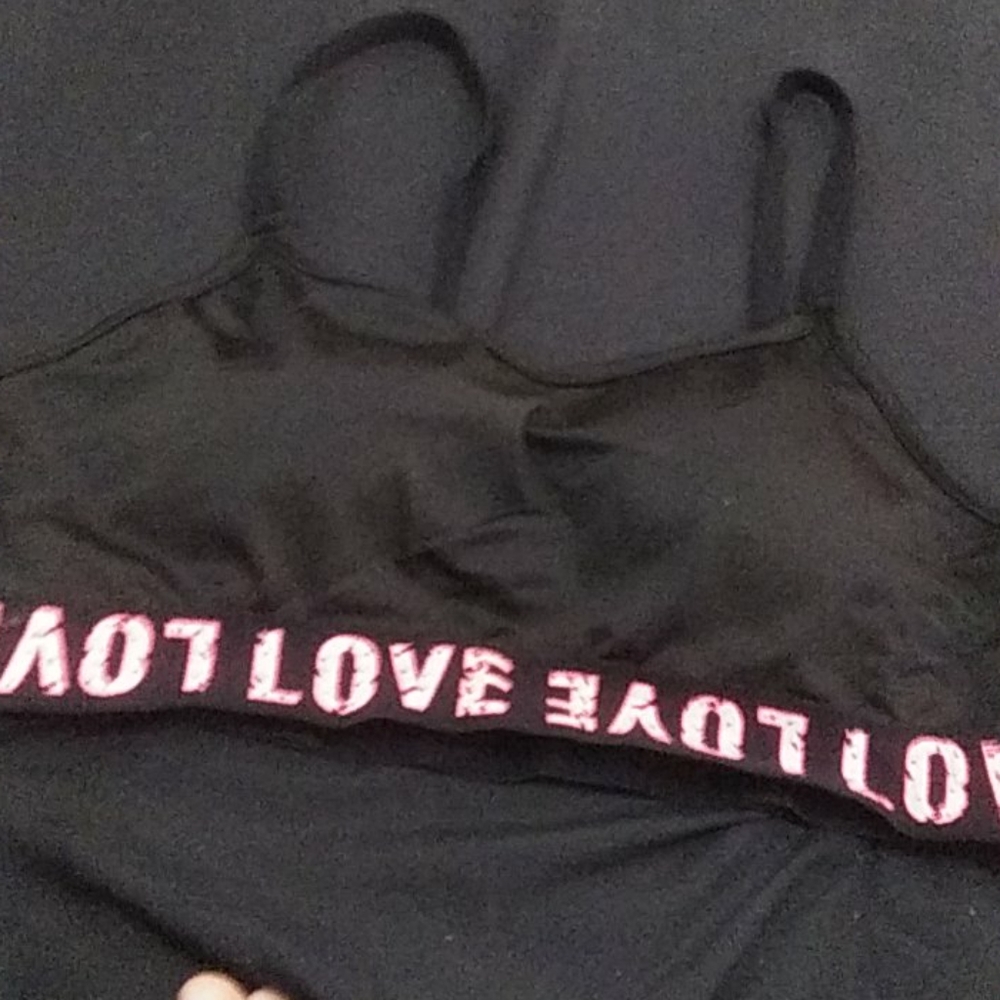 Black sports bra